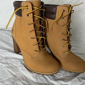 Timberland Tan Heeled Boots with Wedge Heel and Lace-Up Design